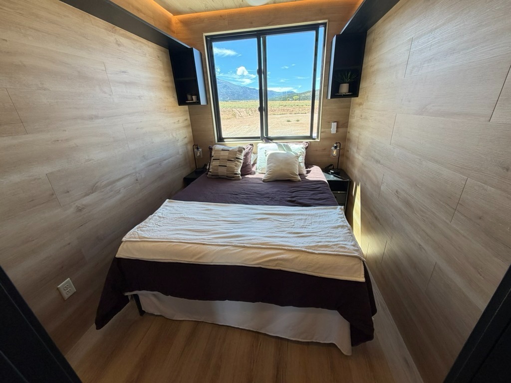 Panoramic Mountain-View Master Suite