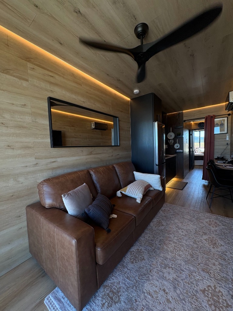 Lounge Atmosphere & Aerodynamic Fan