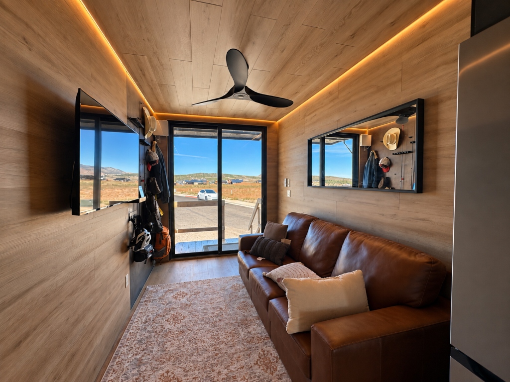 Expansive Living Lounge & Mountain Vista